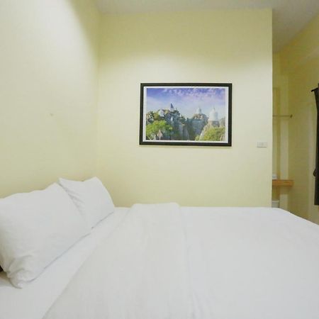 Interest Poshtel Hostel Bangkok Kültér fotó